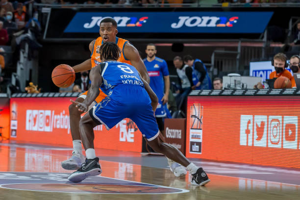 广东队的首 广东队的首