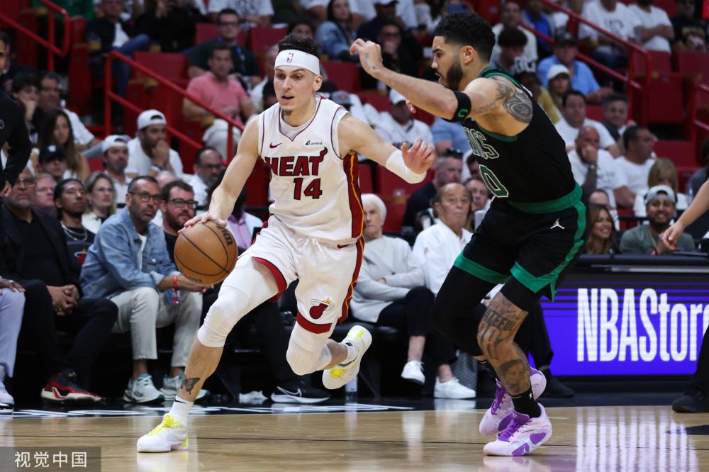 数名球员的 数名球员的